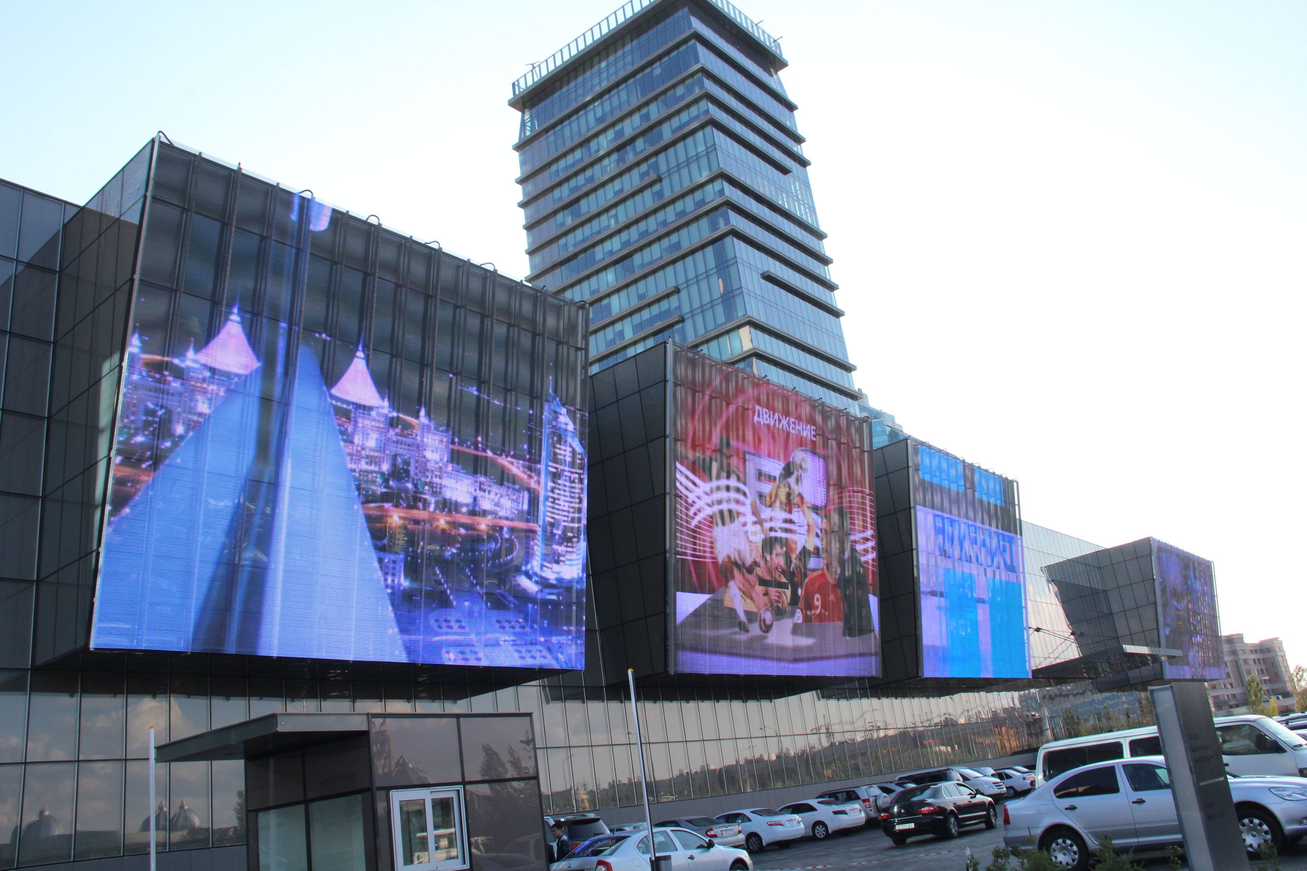 Светодиодные экраны на фасаде зданий